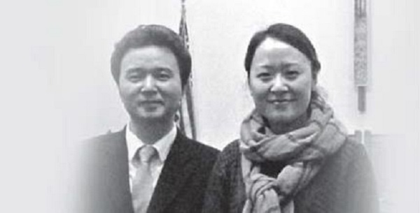 Hold the kite tightly to keep the string