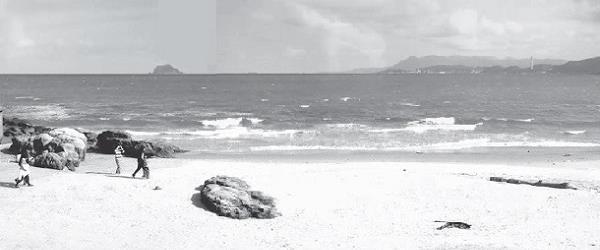 Traveling thousands of miles with blue sea and blue sky, sharing life and prosperity together